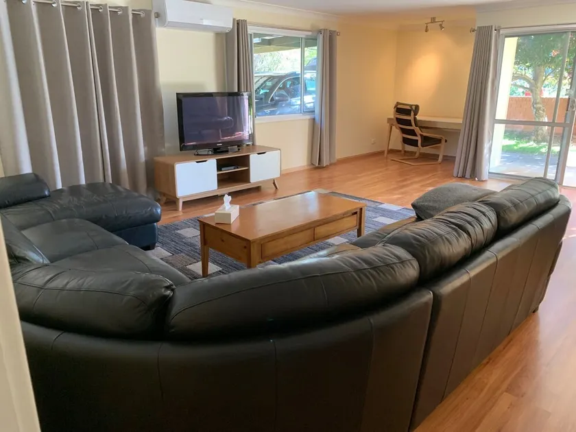 Flynn's Beach House - surfing/fishing/walking/cycling in a quiet street - Image 1