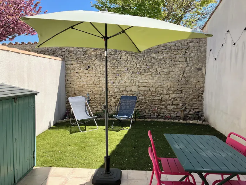 Adorable Studio with its private courtyard in the middle of the Vauban ramparts - Image 1