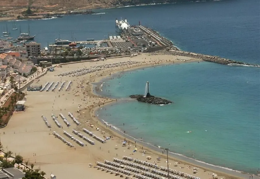 Los Cristianos Beach Apartments - Image 1