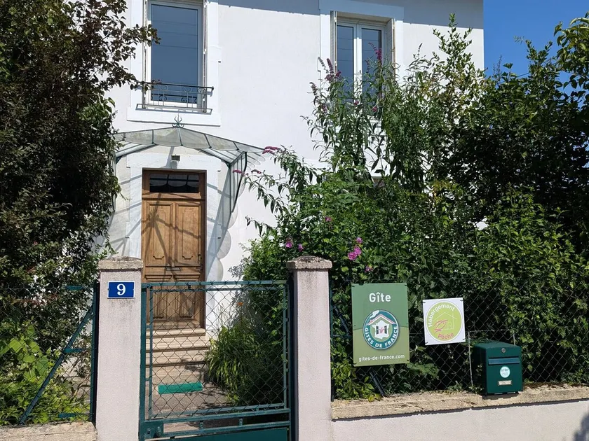 Charming Renovated 1930s Home: 3 Bedrooms, River Nearby, Close to Nancy & Epinal - Image 1