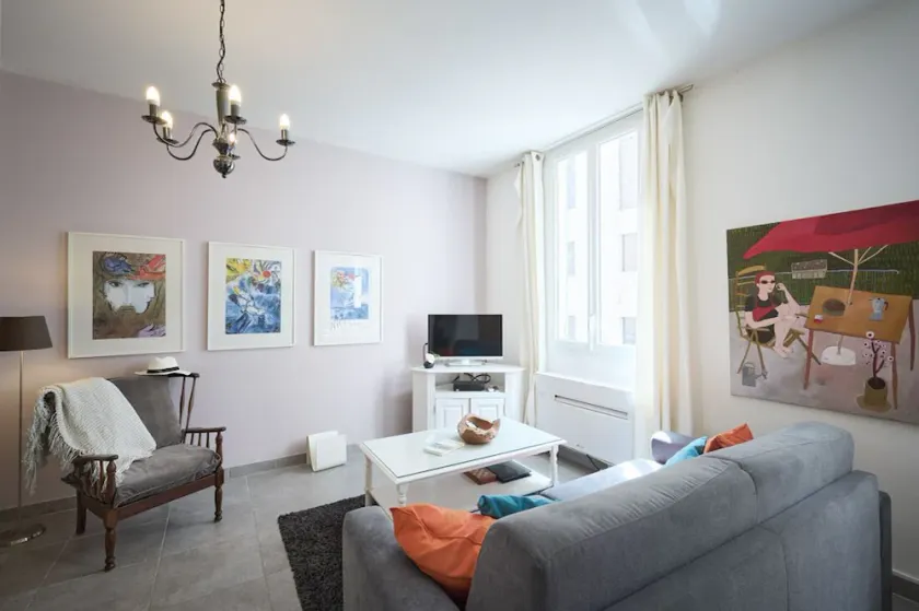 SunlightProperties L'ARTISTE: un appartement de charme près du Port de Nice - Image 1