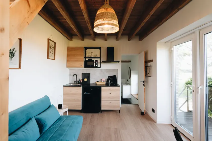 Cosy studio in a green country setting - Image 1