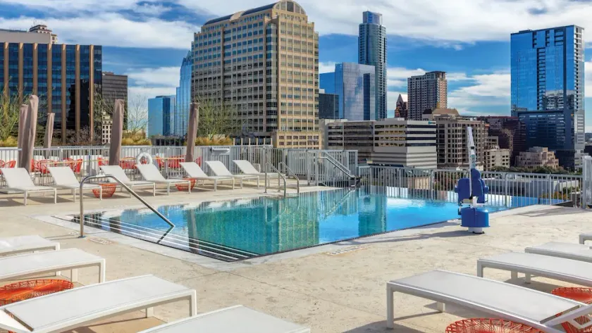 1 Bedroom in the heart of Austin Amazing Rooftop Pool! - Image 1