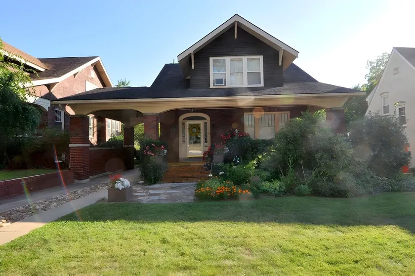 Aunt Bea's Bungalow - Pet Friendly - Hot Tub - Screen Porch - Wifi - Fenced Yard - King Bed - Town - Image 1