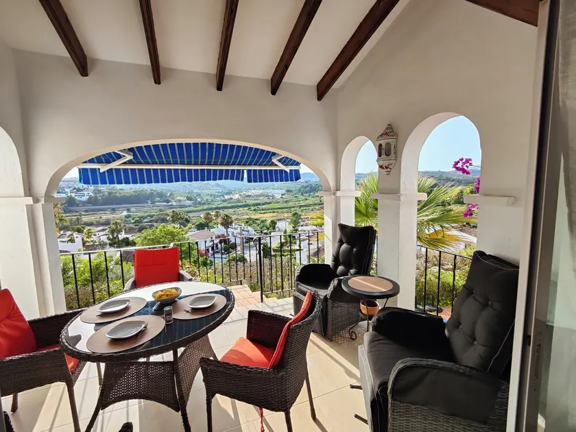 Great Bungalow with Amazing View and Communal Pool - Image 1