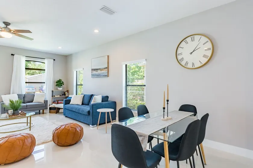 Clearwater PARADISE! Mins from Clearwater Beach!Tall Ceilings, Wifi, Hammock etc - Image 1