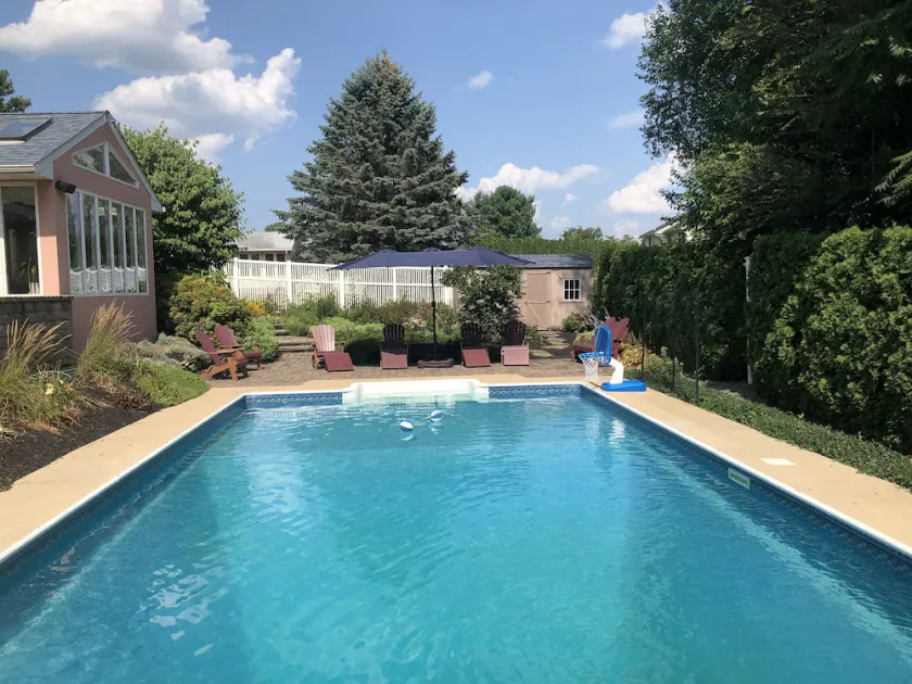 Paradise Outside Chocolatetown with Pool - Image 1
