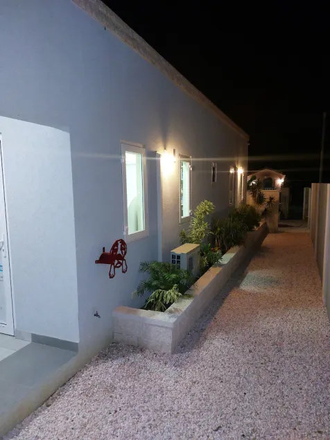 Cozy private one bedroom 3 minutes from the beach and the famous Flying Fishbone - Image 1
