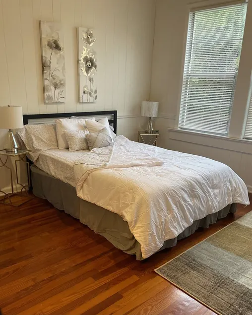 Spacious Thomaston Retreat~Sleeps 10~Families • Work Crews • Weddings - Image 1