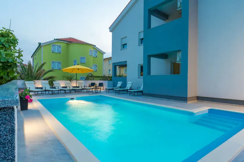 Deluxe Apartment with Terrace and Pool - Image 1