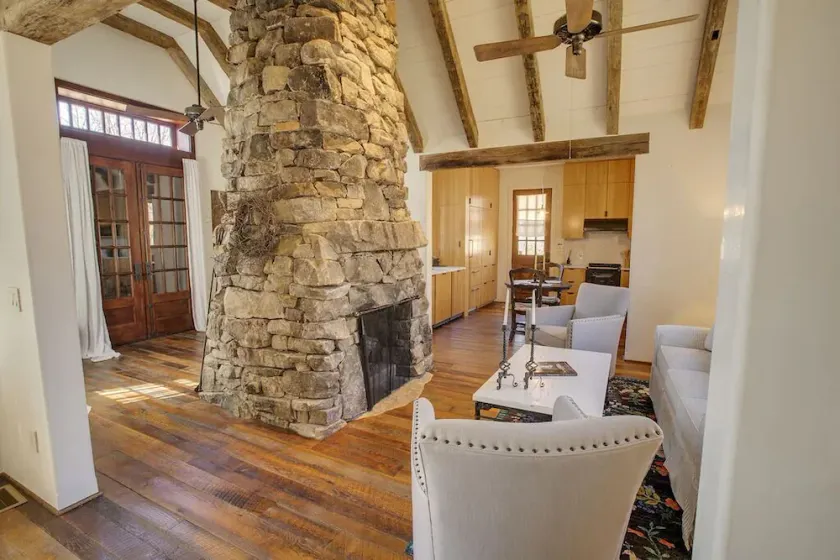 1890's Homestead Cottage - Mountain Vineyard Getaway - Image 1