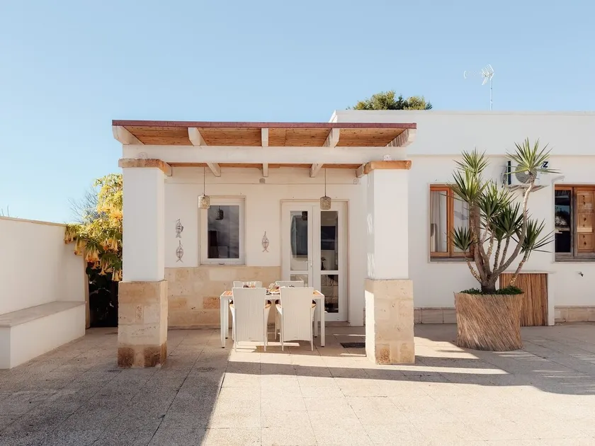 Apartment 'Scorci di Mare Mediterraneo' for 4 with Garden, Wi-Fi, Pet Friendly - Image 1