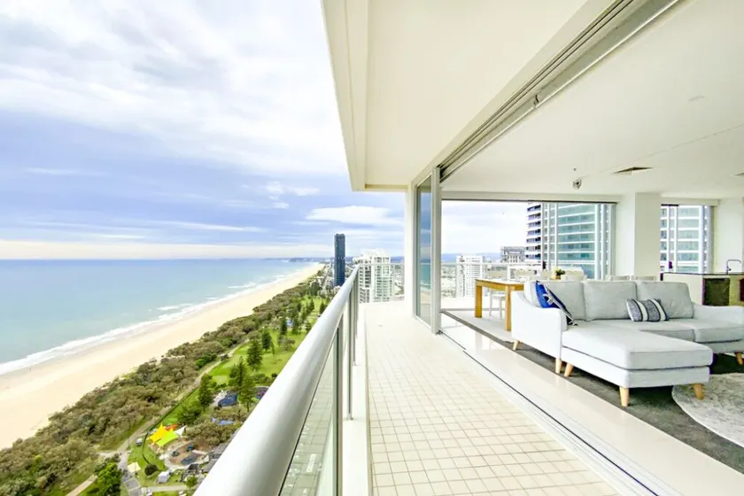 2 Level 3 bedroom luxury apartment with 180 degree views - Image 1