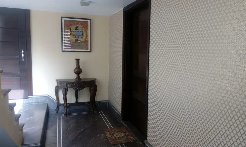 Suite de Style King avec dessin attiré (Appartement séparé dans la maison - Image 1