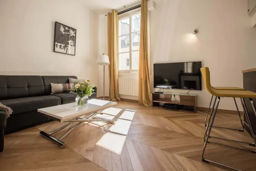 Historic Parisian Gem | Chic & Central Retreat - Image 1