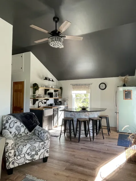 Stay at this comfortable loft at St. Albans Bay! - Image 1