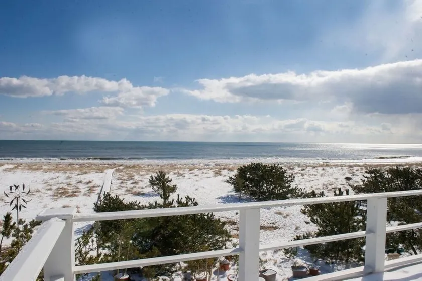 Spectacular Oceanfront Beach House - Image 1