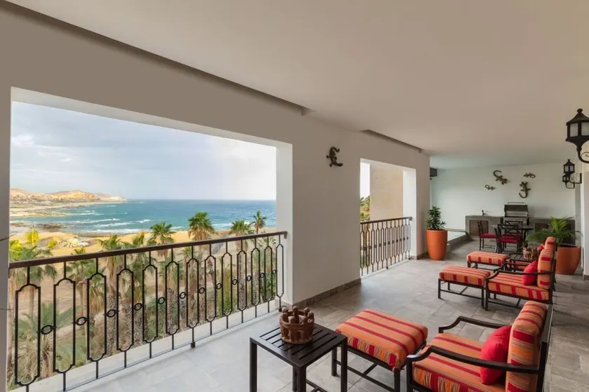 Oceanfront 3BR Condo with Gym & Hot Tub - Image 1