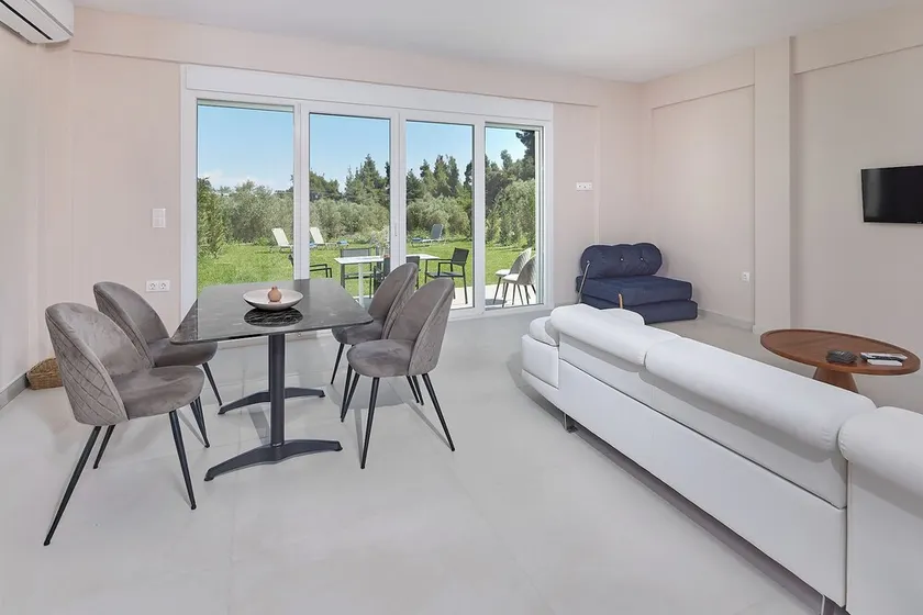 EIGHT OLIVES LUXURY VILLA - Image 1