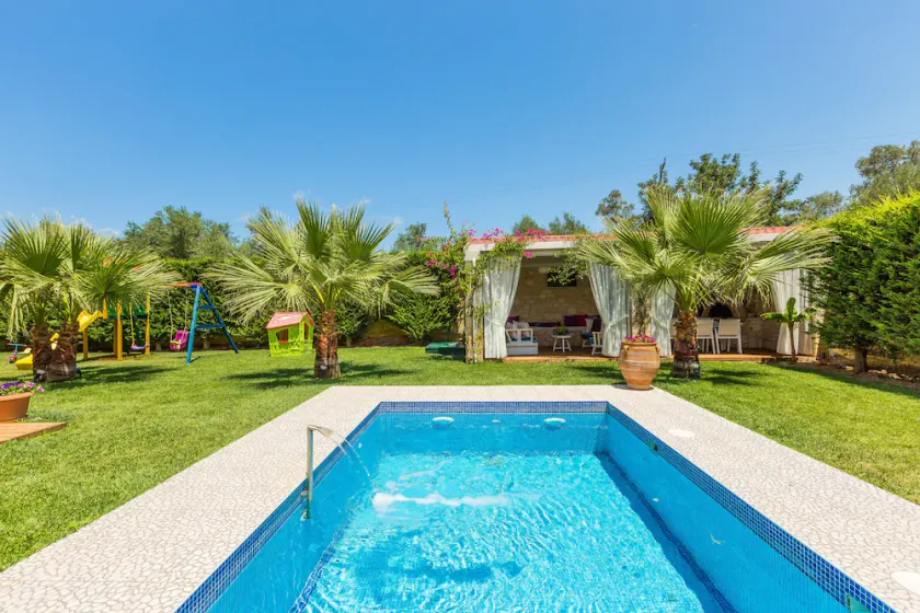 Villa Dimtrios, le luxe! Avec jacuzzi, piscine privée, gymnase, ping-pong et aire de jeux! - Image 1