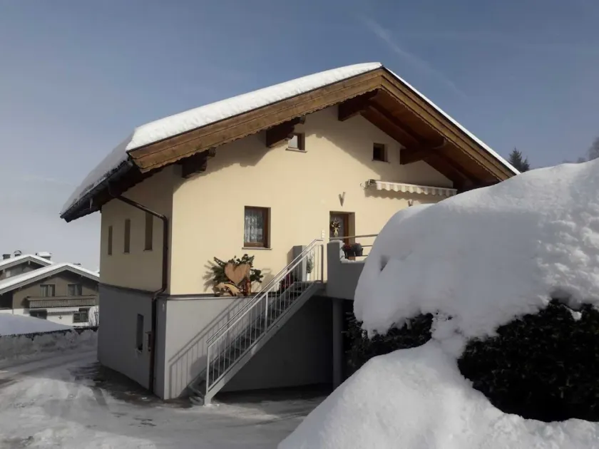 Apartment in Niedernsill near Ski Slopes - Image 1