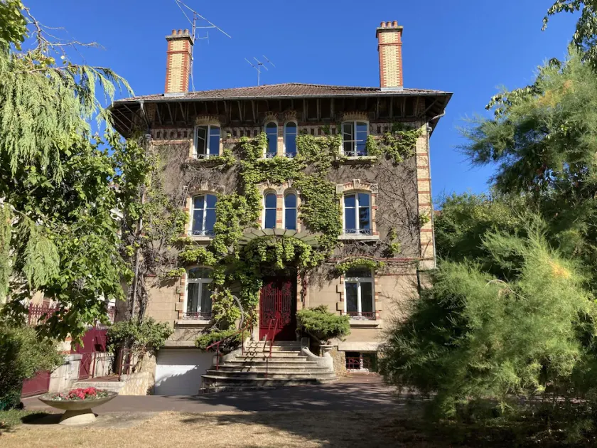 Magnificent apartment in the heart of Villa Médreville with garden and parking space - Image 1