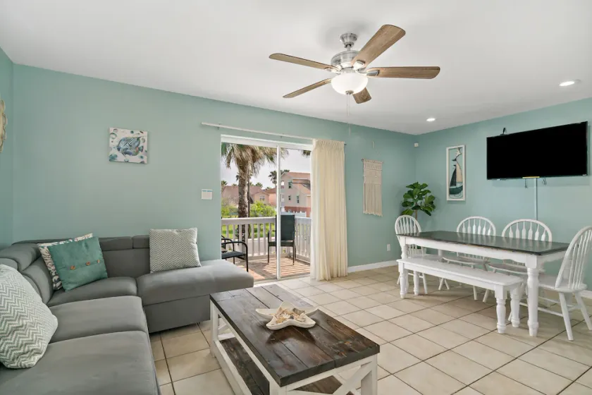 Island escape with pool- 2 minute walk to beach - Image 1
