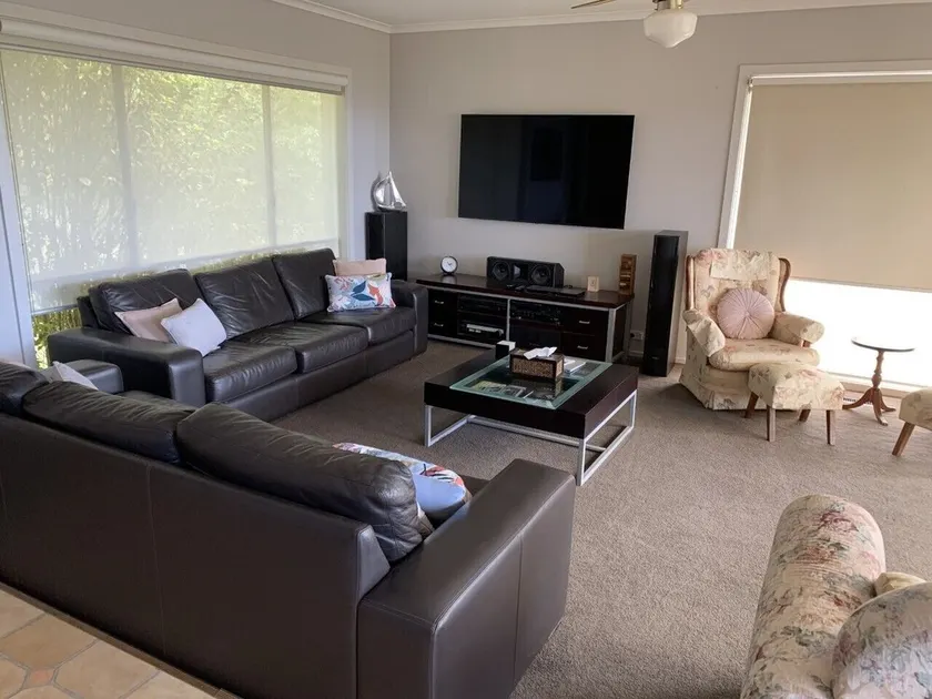 Dromana Seabreeze is a 3 minute drive to the beach and wineries - Image 1