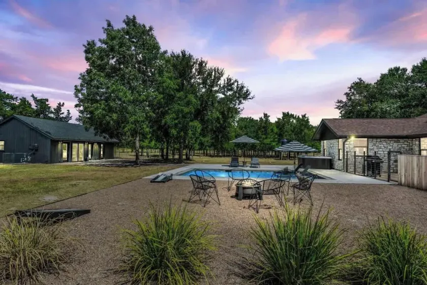 Luxury Oasis: Pool, Hot Tub, Games + Guesthouse - Image 1