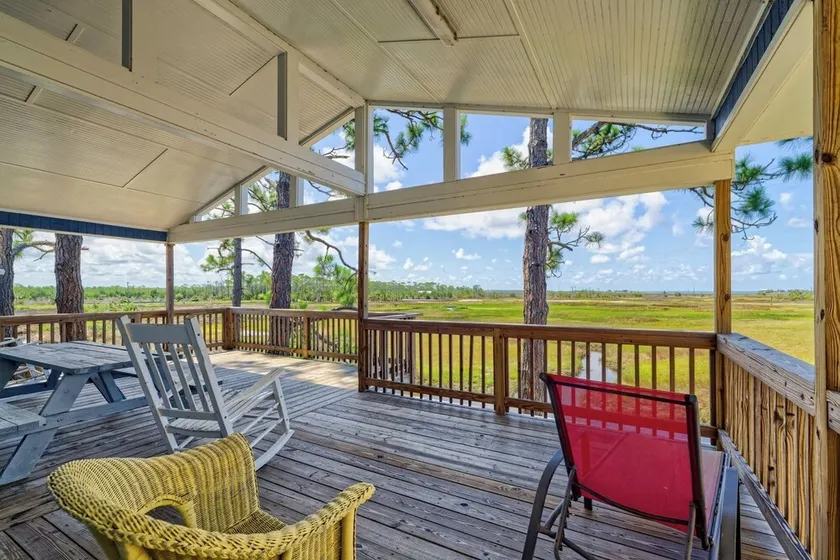 Waterfront Scallop & Fish Spot! Private Dock 2 boats + Ice Machine—Pet Friendly - Image 1