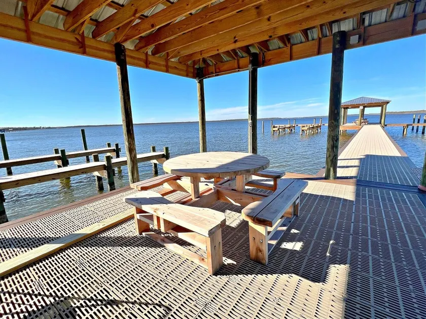 Bayview 19 | Bayfront • Pool • Pet Friendly • Boat Access - Image 1