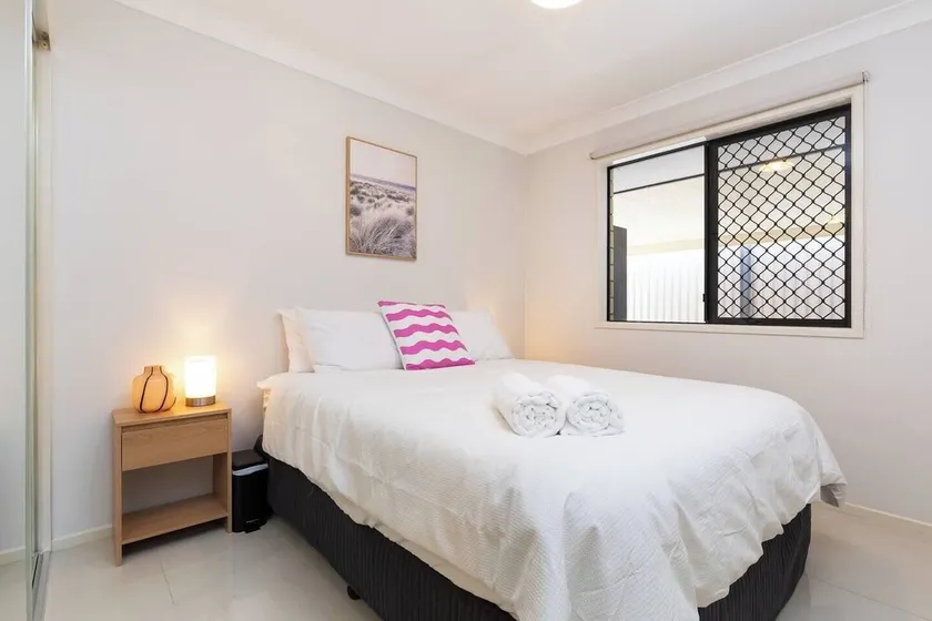 Smart Suites Self Check-in Apartments - Rocklea Station N - Image 1