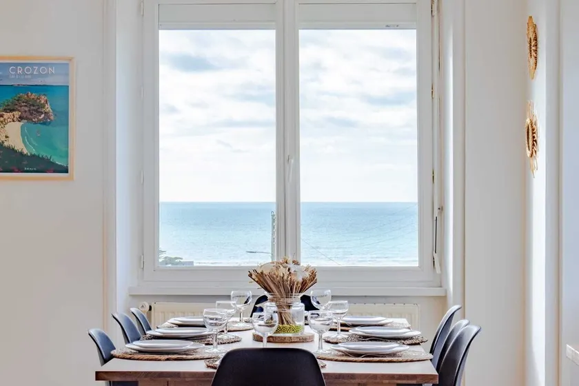 Spacious villa with sea view, 200 m from the beach. - Image 1