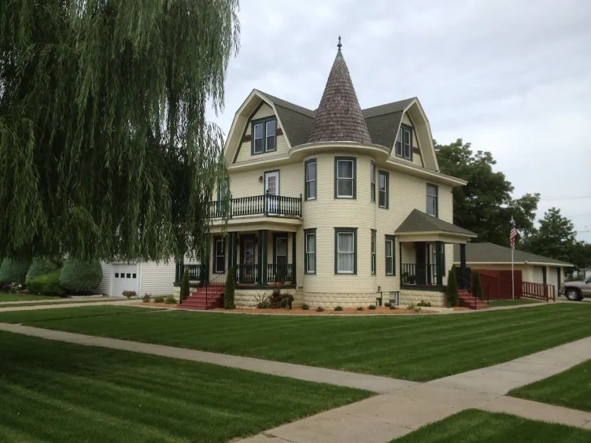 Victorian House Loup By Nebraska - Image 1