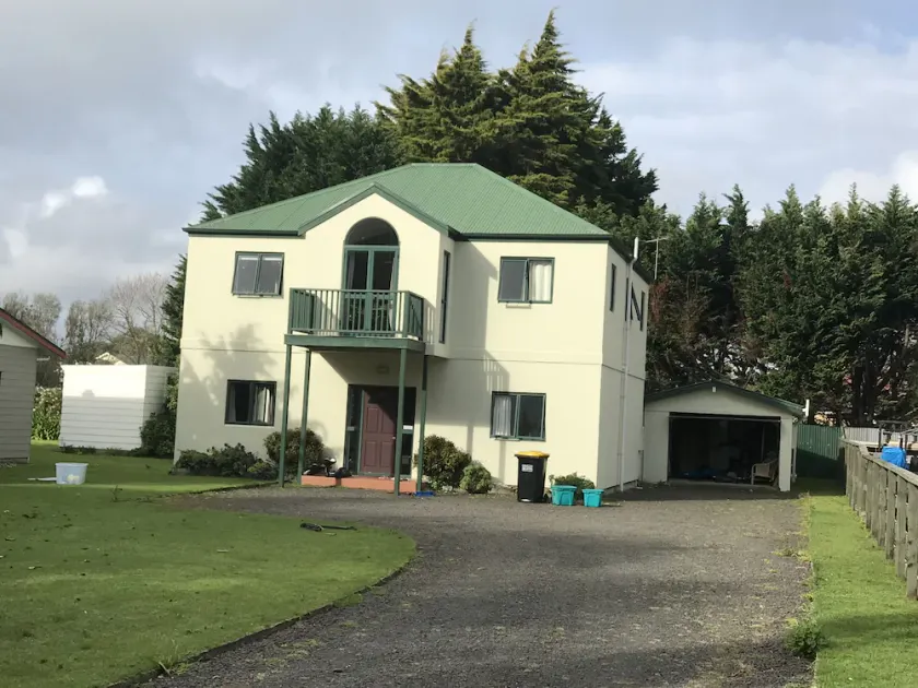 Cooks Cottage- 4BR house Walking distance to Hot Pools, Beach & Town centre - Image 1