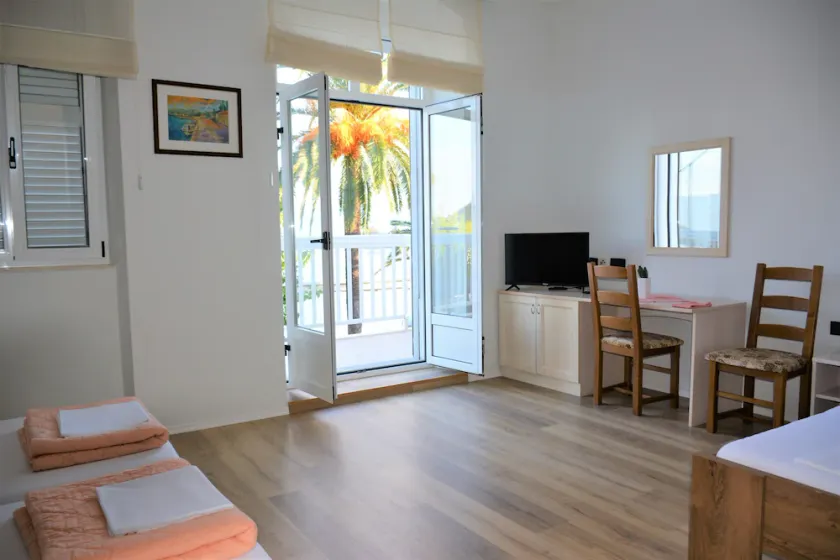 Guesthouse Aurora - Double Room with Garden View - 4 - Image 1