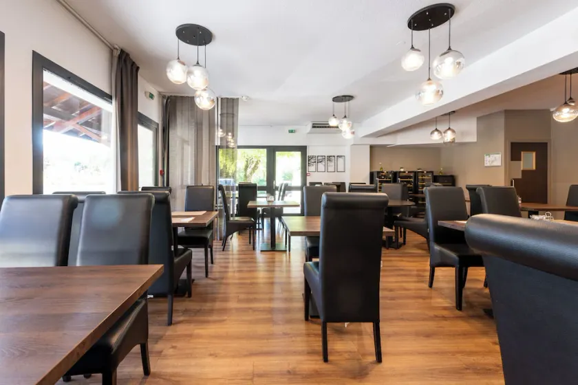 Comfort Inn Claix - Image 1