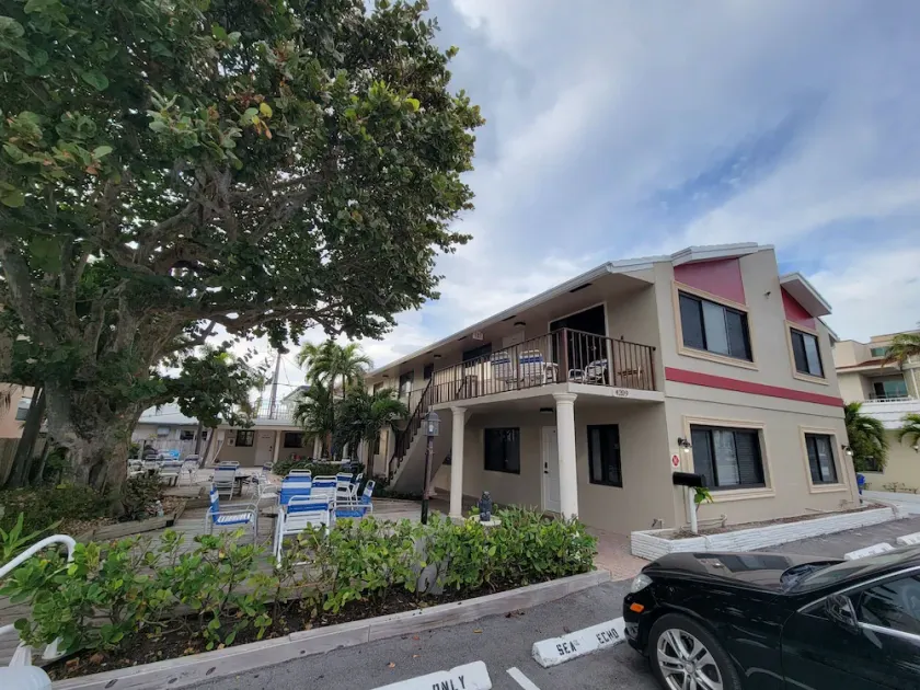 SEA ECHO APPARTMENT MOTEL - Image 1