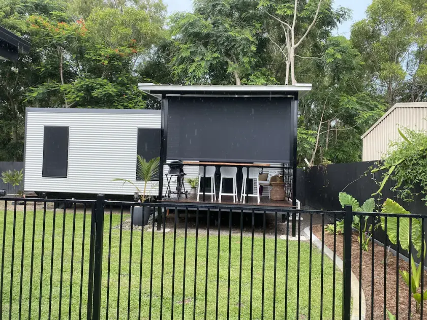 Stylish guesthouse short bush walk to beautiful swim beach. - Image 1