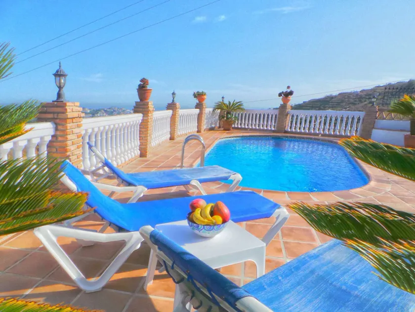 Large pool and breathtaking views over the Costa Tropical - Image 1