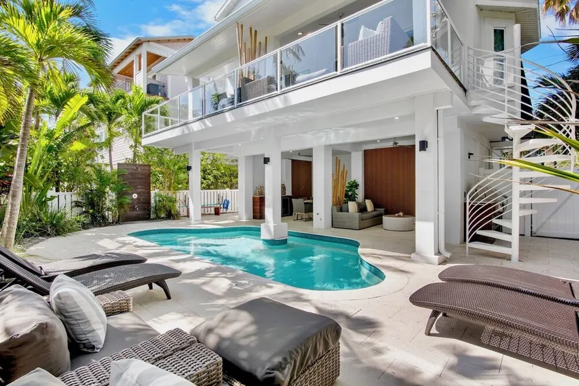Coconut Palm Paradise - Image 1