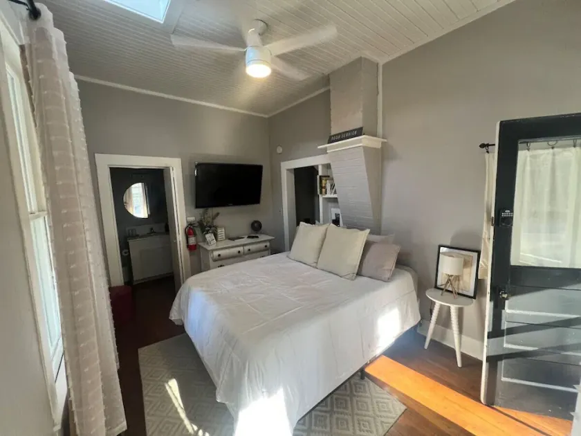 Downtown Parking   The Mary Margaret Guest Suite - Image 1