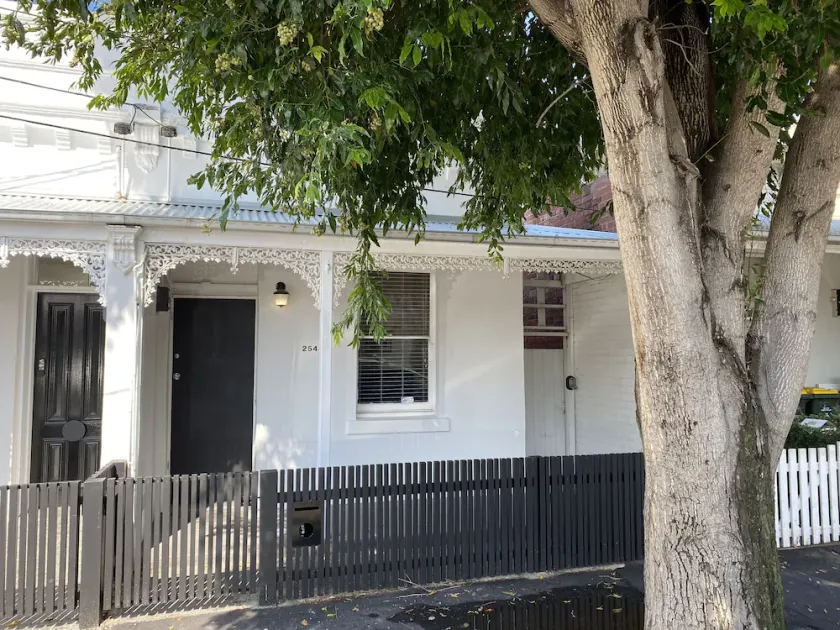 Port Cottage - Centrally located 2 bedroom house in private, quiet location - Image 1