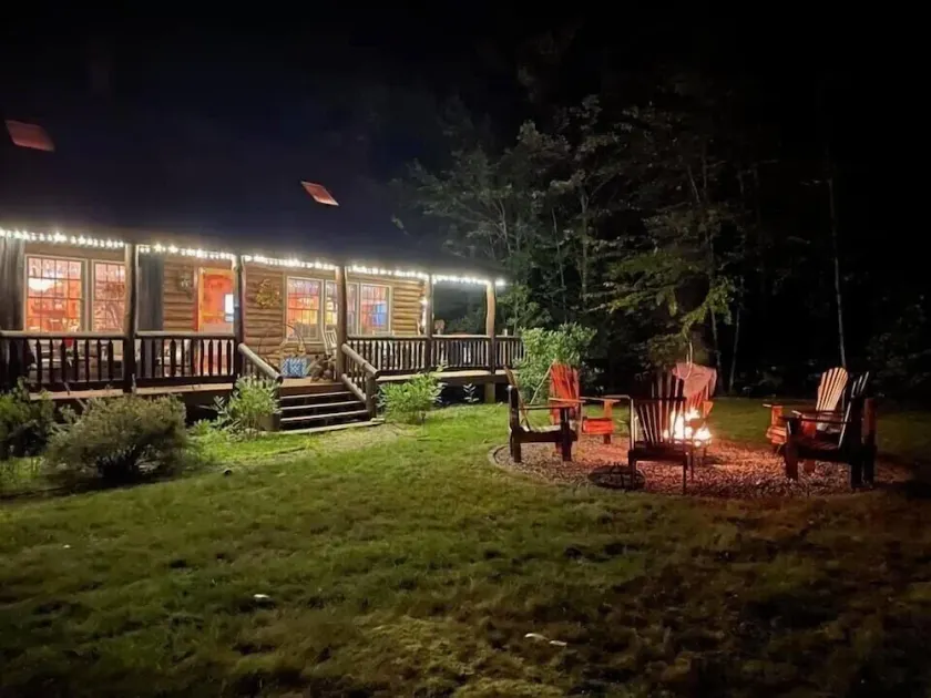 Dog-Friendly 5 Bedroom Log Cabin with Hot Tub in the Heart of Southern Maine  - Image 1
