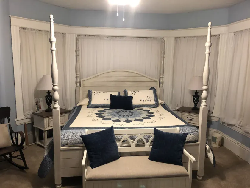 The Estate Room at Shoal Creek B&B - Image 1