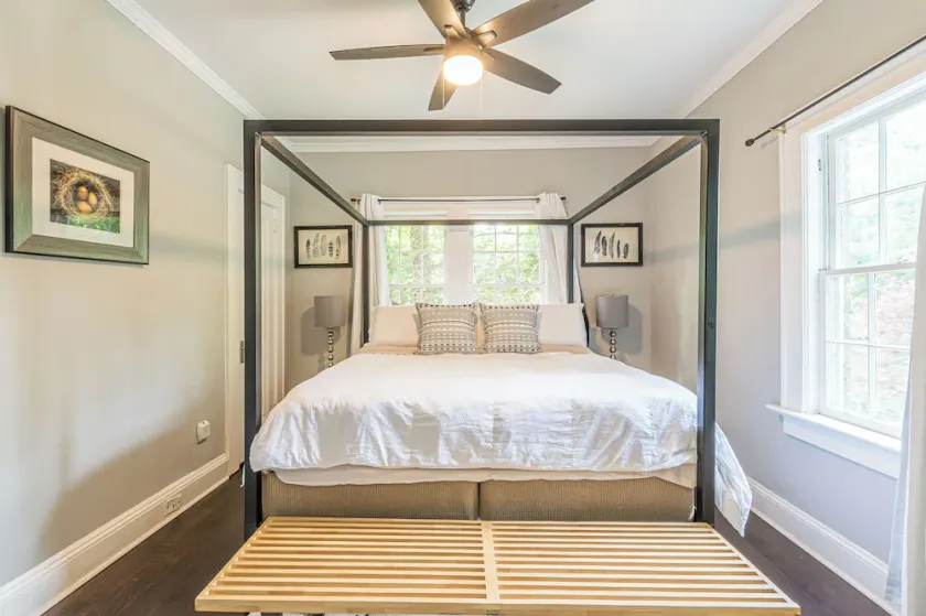 Luxury 5BR Retreat with Private Pool - Image 1