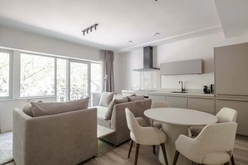 Modern 2BR Apartment in Rotterdam Centre - Image 1