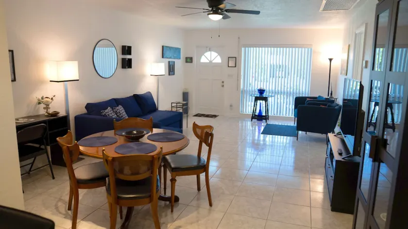 Private designer 8 room art getaway 2 Br-2Ba Full Kitchen Barbecue Patio 2min to beach - Image 1