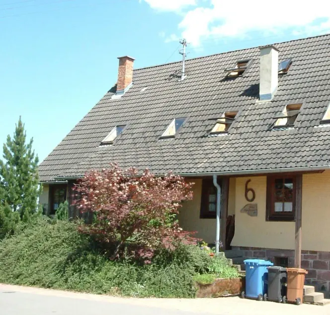 Ehemaliges Bauernhaus in ruhiger Ortsrandlage. Haustiere willkommen. - Image 1