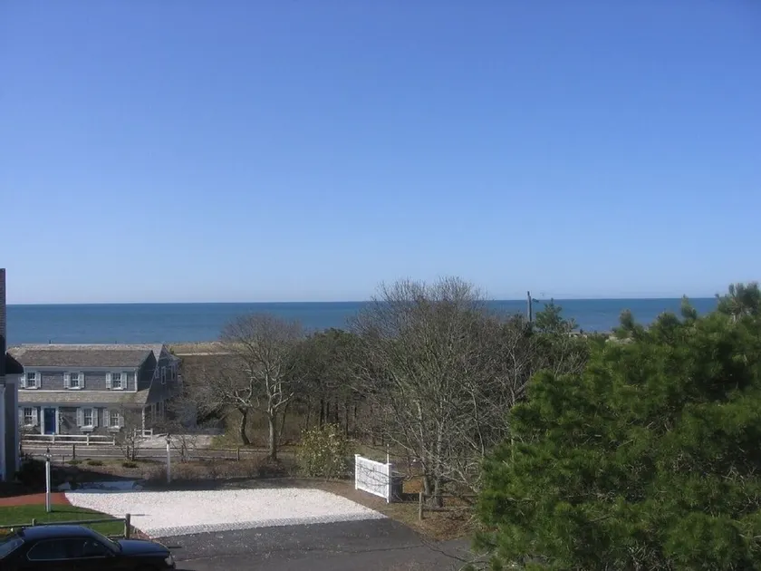 Sea views steps to Ridgevale Beach - Airy Cottage. Modern Amenities. Pet.linen - Image 1